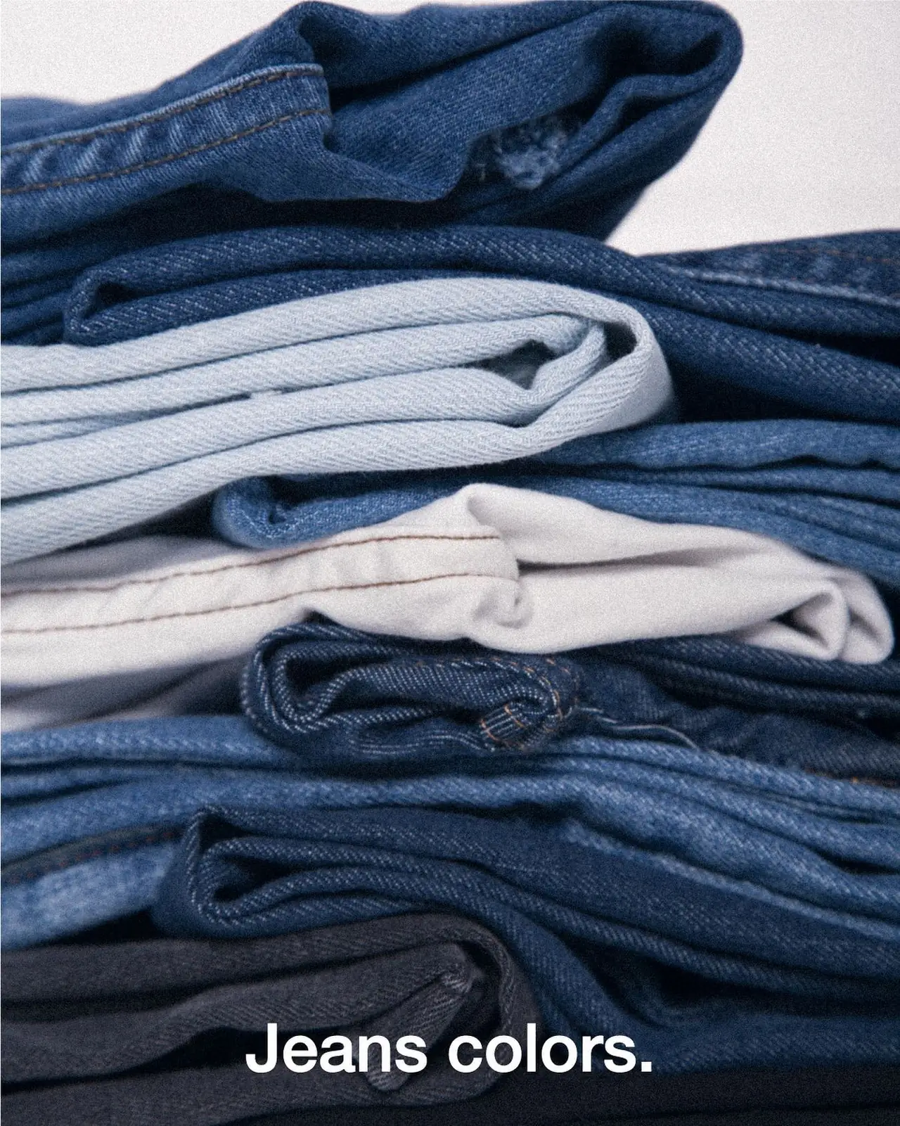Prendas de denim en distintos tonos, fotografía propia de Sofitex